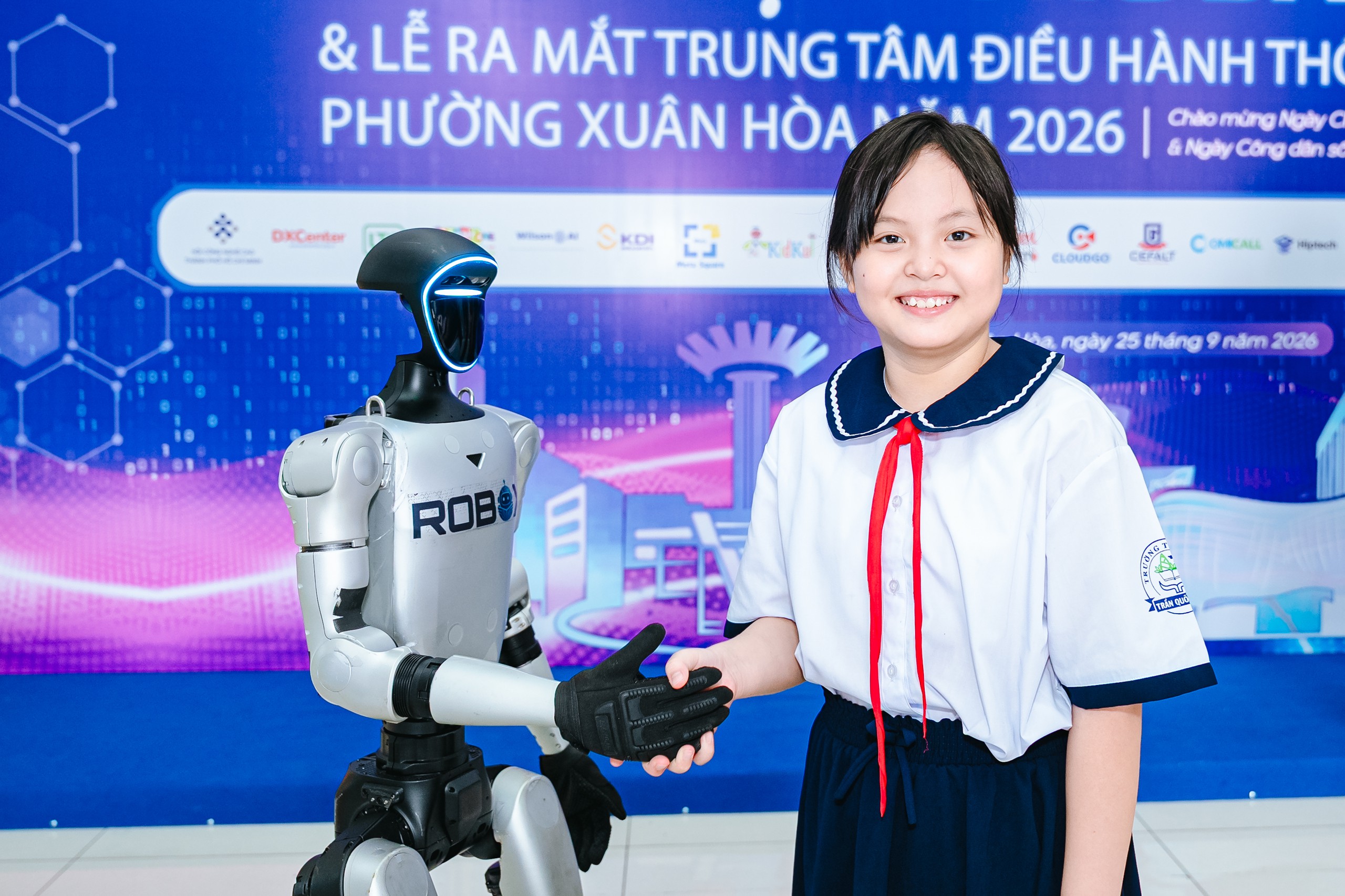 Phường Xuân Hòa ra mắt Trung tâm Điều hành thông minh IOC - Ảnh 1.