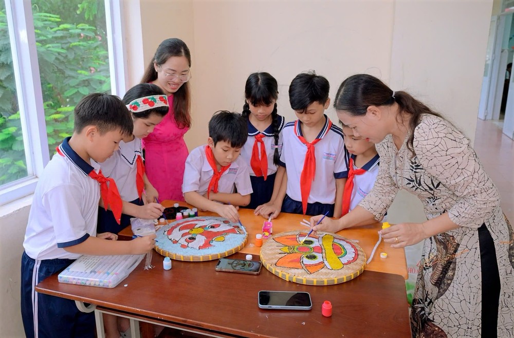 TH Nguyen Minh Khanh trung thu 1.jfif
