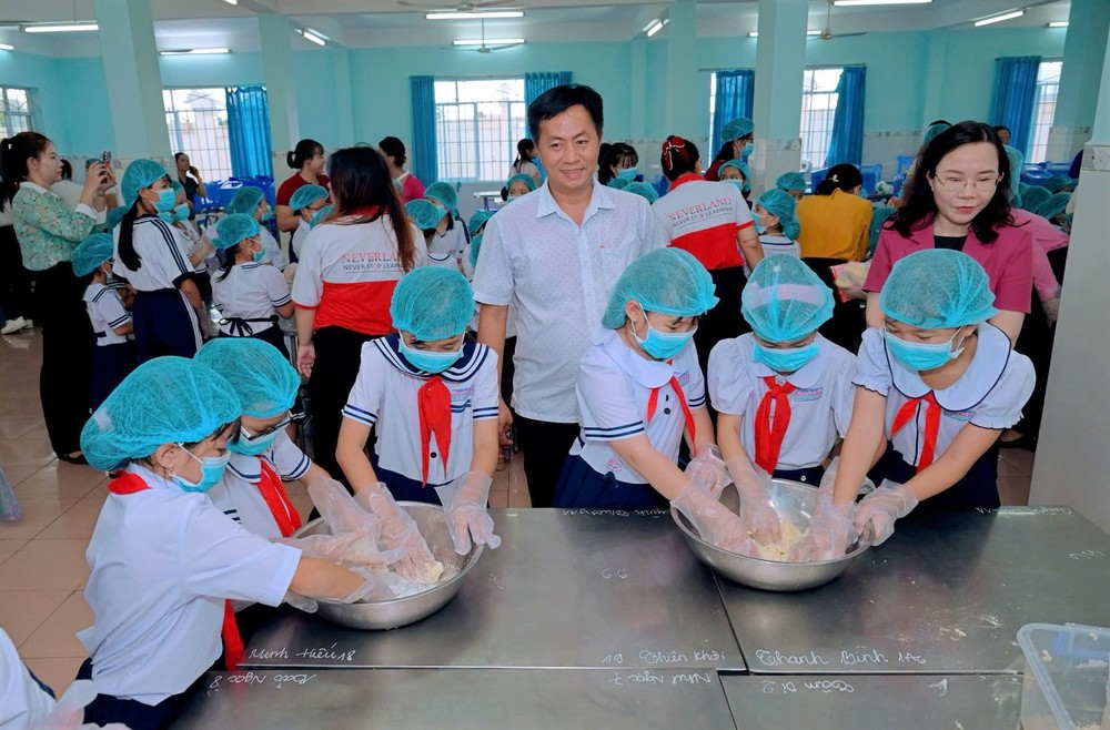 TH Nguyen Minh Khanh trung thu 2.jfif