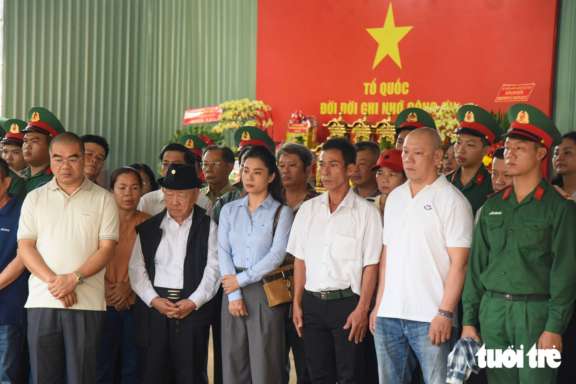 Cha mẹ chiến sĩ làm nhiệm vụ ở công viên Lê Thị Riêng: