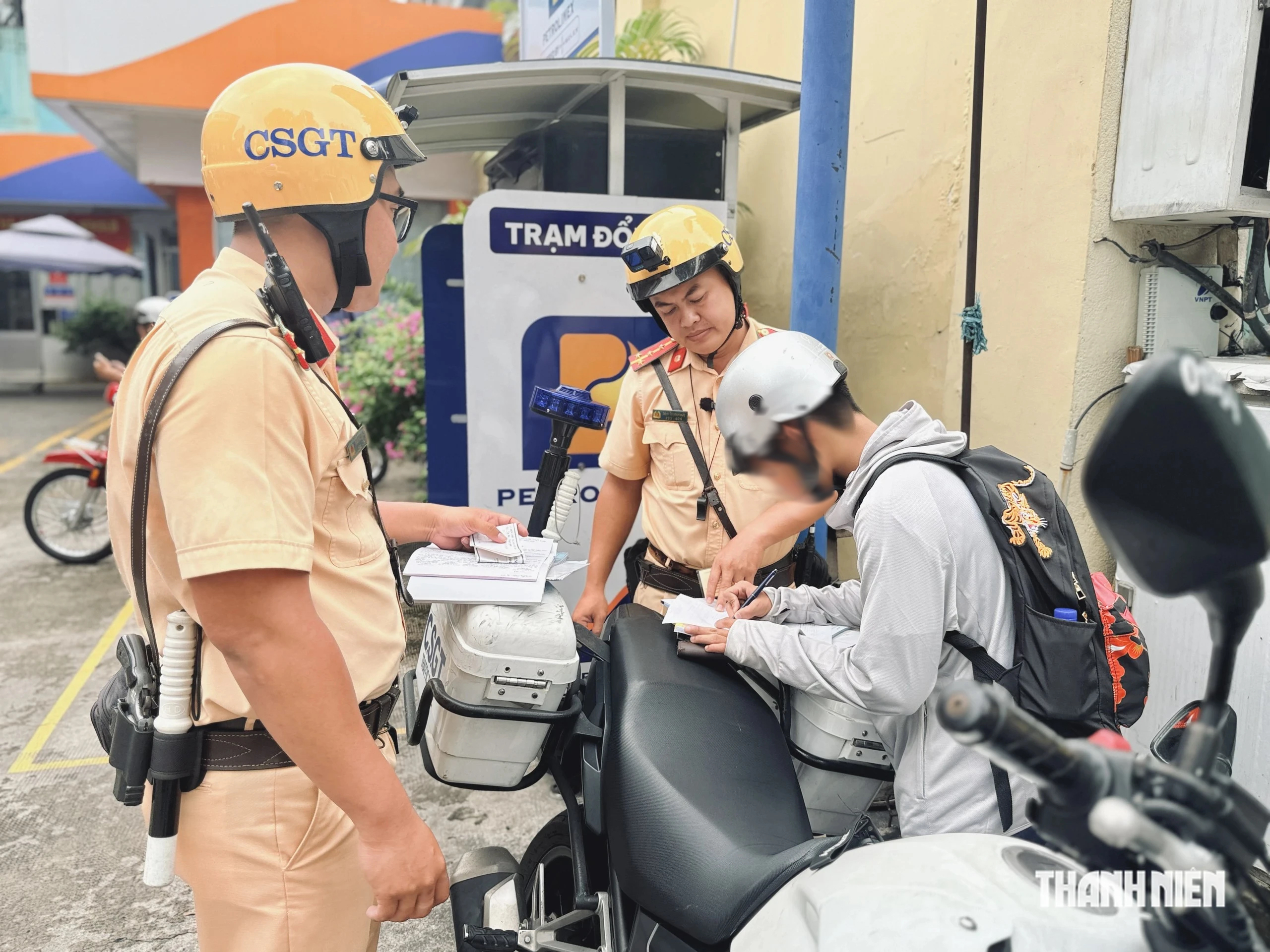 Trường có nhiều học sinh vi phạm giao thông, hiệu trưởng chịu trách nhiệm thế nào? - Ảnh 3.