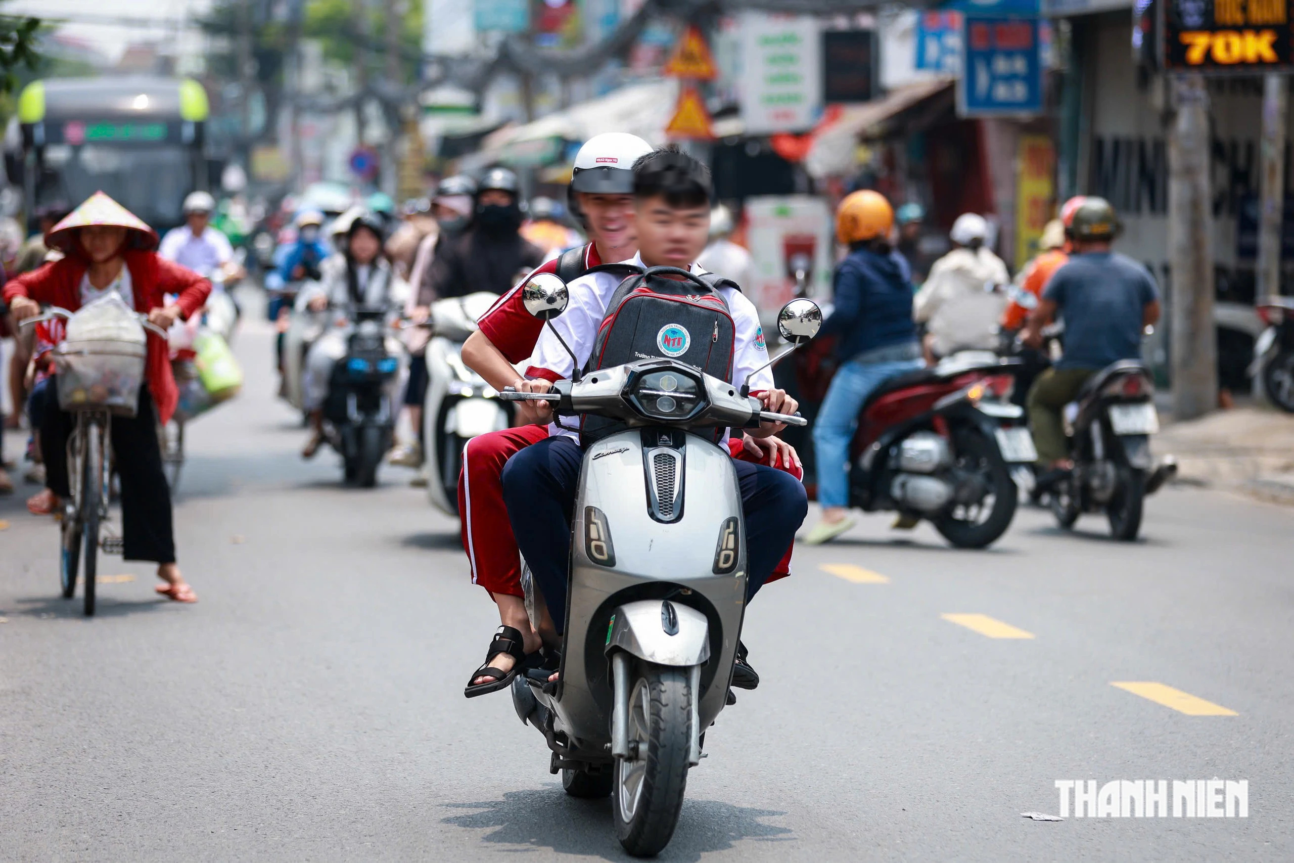 Trường có nhiều học sinh vi phạm giao thông, hiệu trưởng chịu trách nhiệm thế nào? - Ảnh 2.