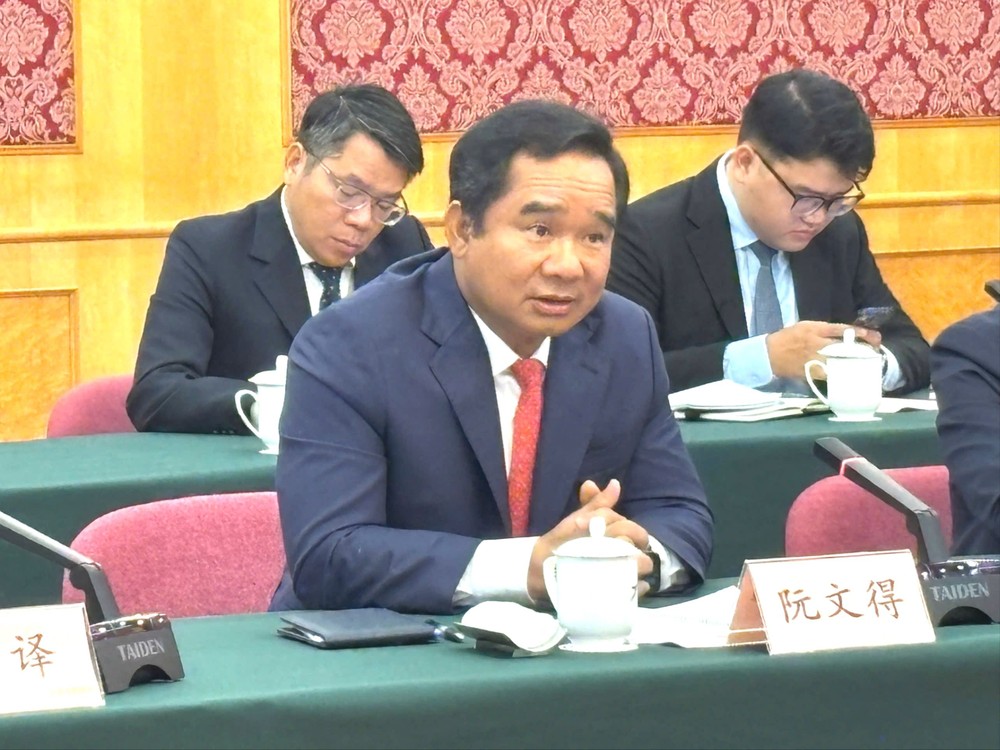 Chủ tịch UBND TPHCM Nguyễn Văn Được tại buổi làm việc với Ban quản lý Khu thí điểm thương mại tự do Thượng Hải, Trung Quốc. Ảnh: TRẦN HÙNG - NGUYỄN QUỐC Được 1.jpg
