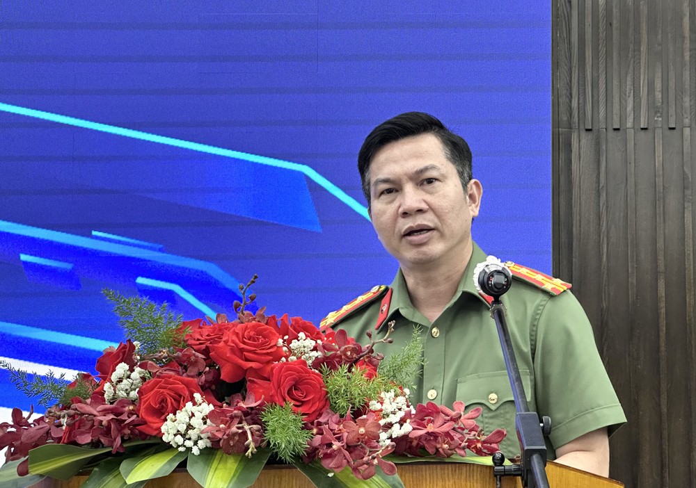 Đại tá Lê Công Anh, Phó Giám đốc Công an TPHCM phát biểu tại buổi lễ tempImageHR5yyc.jpg
