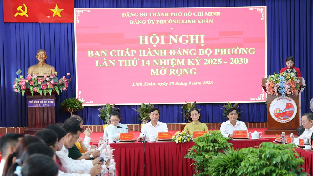 Đồng chí Võ Văn Minh dự và chỉ đạo Hội nghị Ban Chấp hành Đảng bộ phường Linh Xuân lần thứ 14. Ảnh: LÊ THOA dang 1.jpg