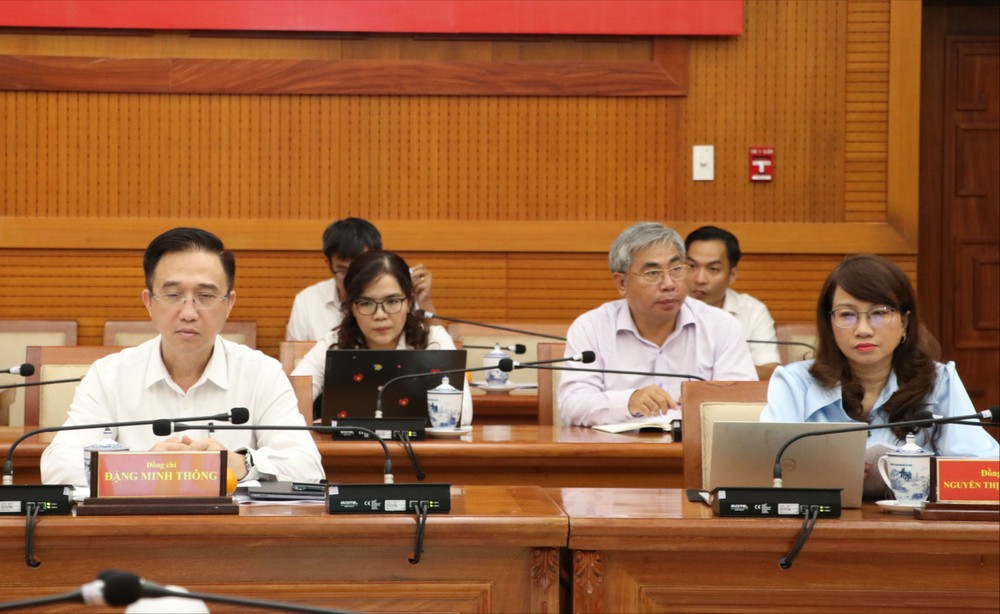 Phó Bí thư Thành ủy TPHCM Đặng Minh Thông, Giám đốc Đại học Quốc gia TPHCM Nguyễn Thị Thanh Mai cùng các đại biểu dự phiên họp IMG_4142.JPG
