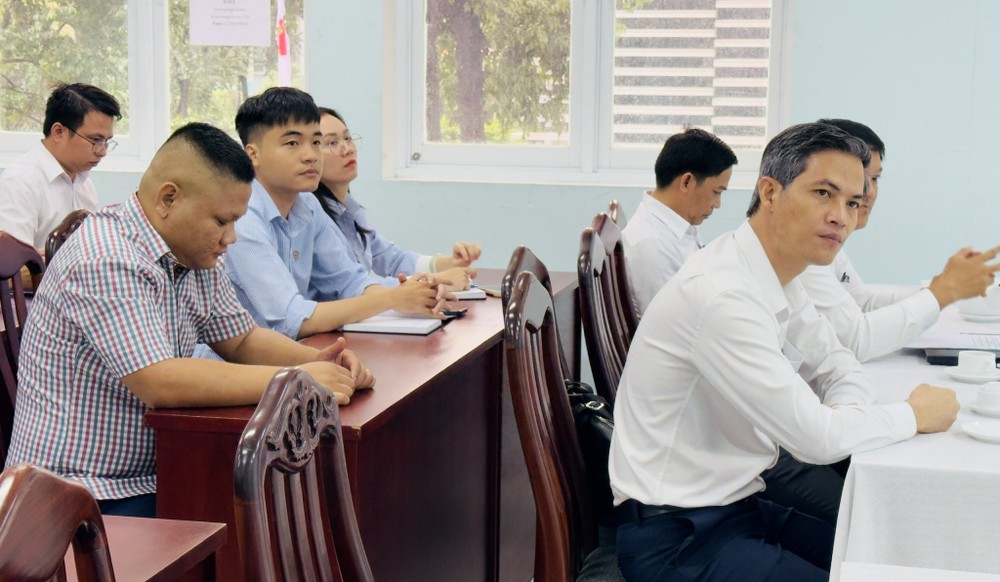 Các đơn vị tham dự hội nghị. Ảnh: ĐÌNH DƯ d09cf8a7aecd2e9377dc.jpg