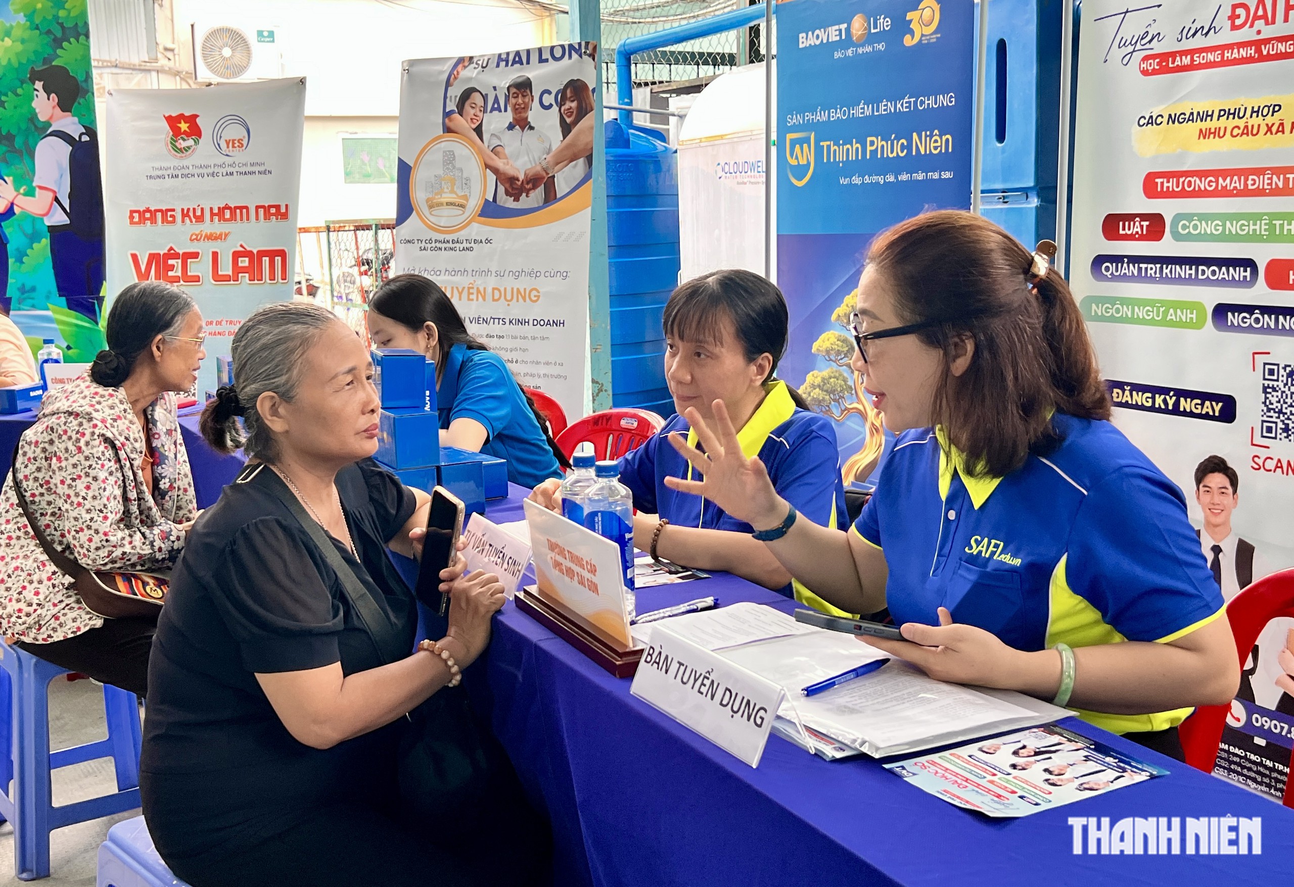 Ngành nào ở TP.HCM đang tuyển dụng nhiều, người lao động dễ tìm việc làm? - Ảnh 1.