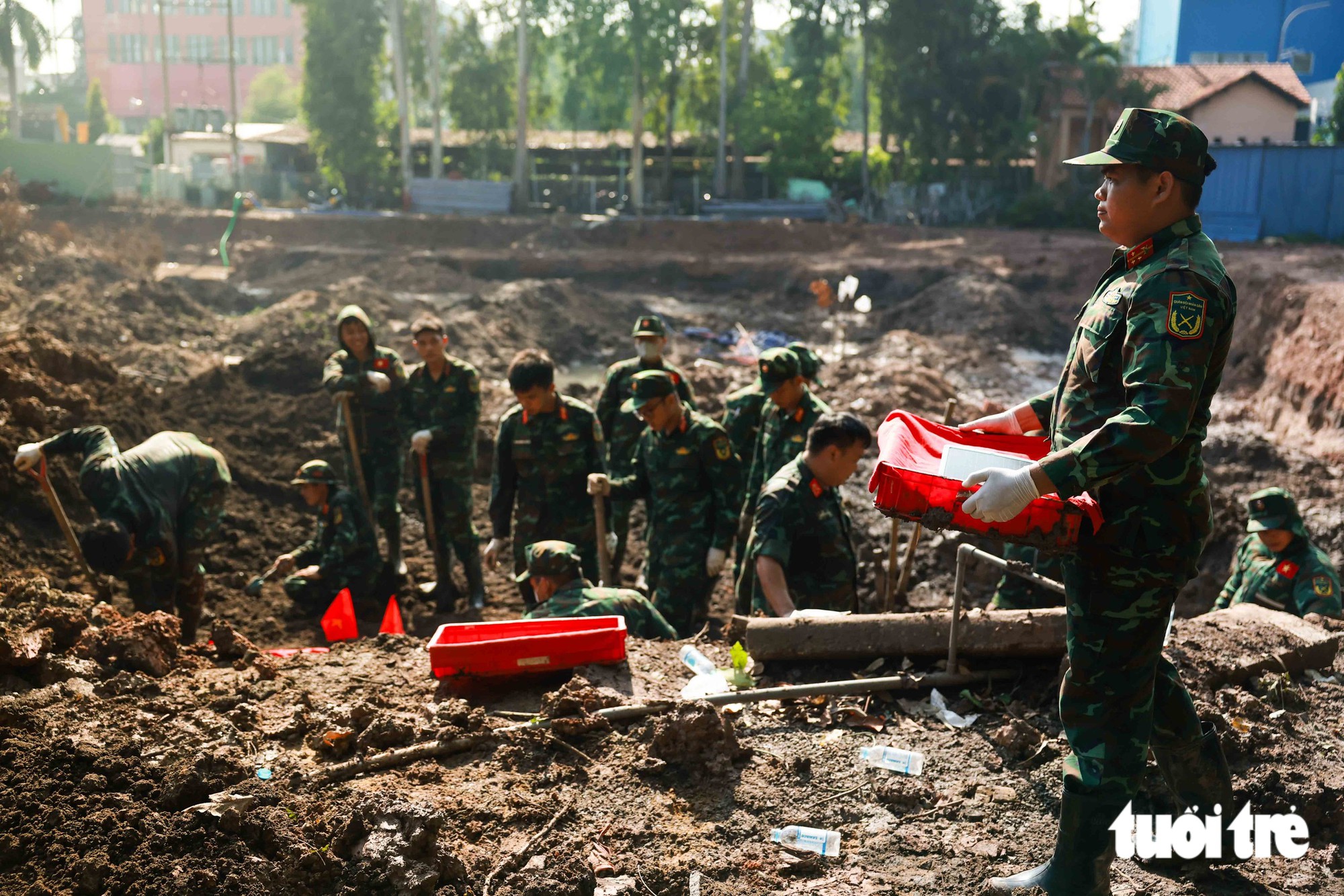 Nỗ lực chạy đua với nắng mưa, hơn 700 liệt sĩ đã được tìm thấy tại công viên Lê Thị Riêng sau hơn 3 tháng - Ảnh 2.