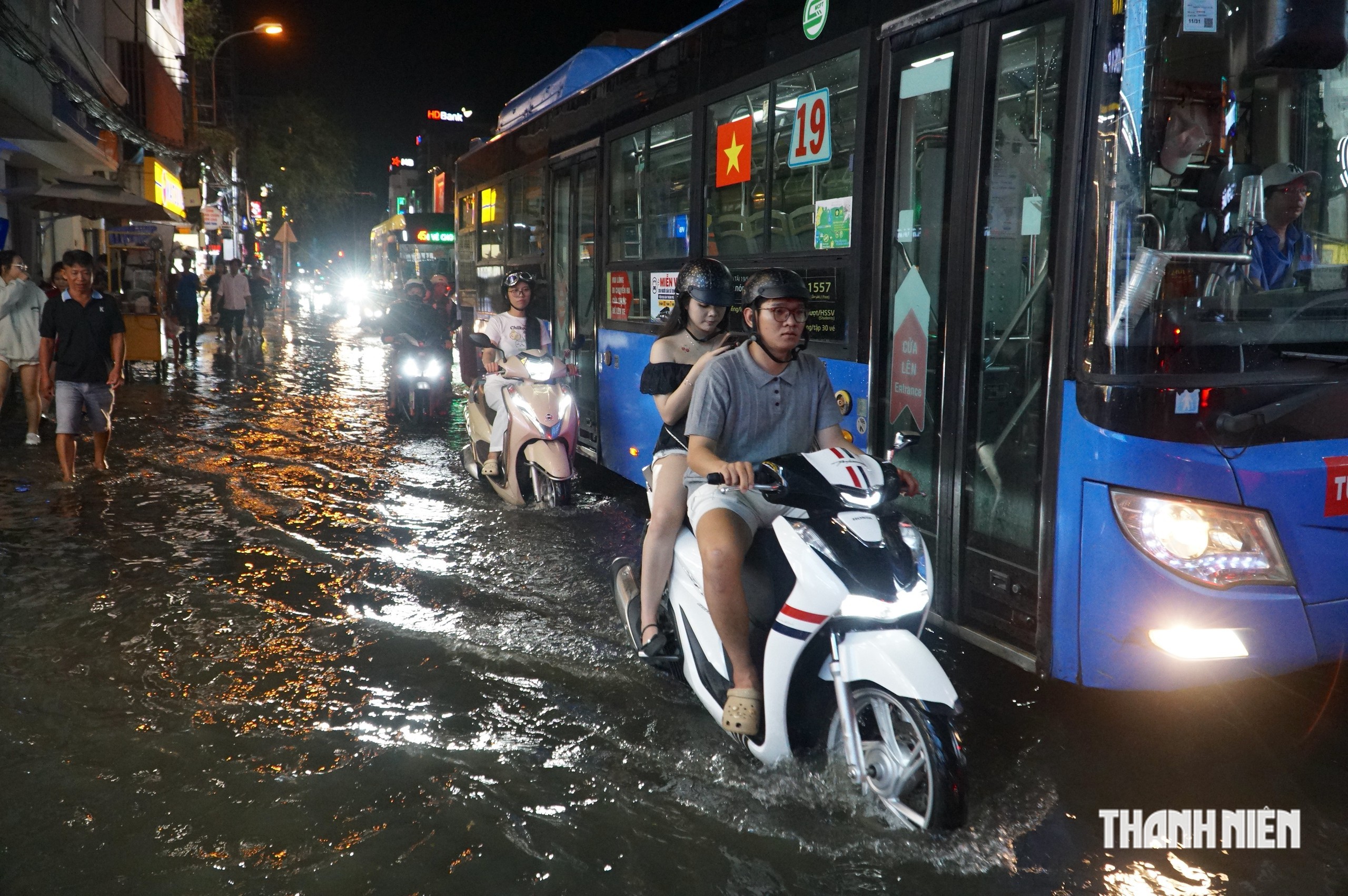 TP.HCM tính làm loạt dự án gỡ ngập, kẹt xe trục Hàng Xanh - Bình Triệu - Ảnh 1.
