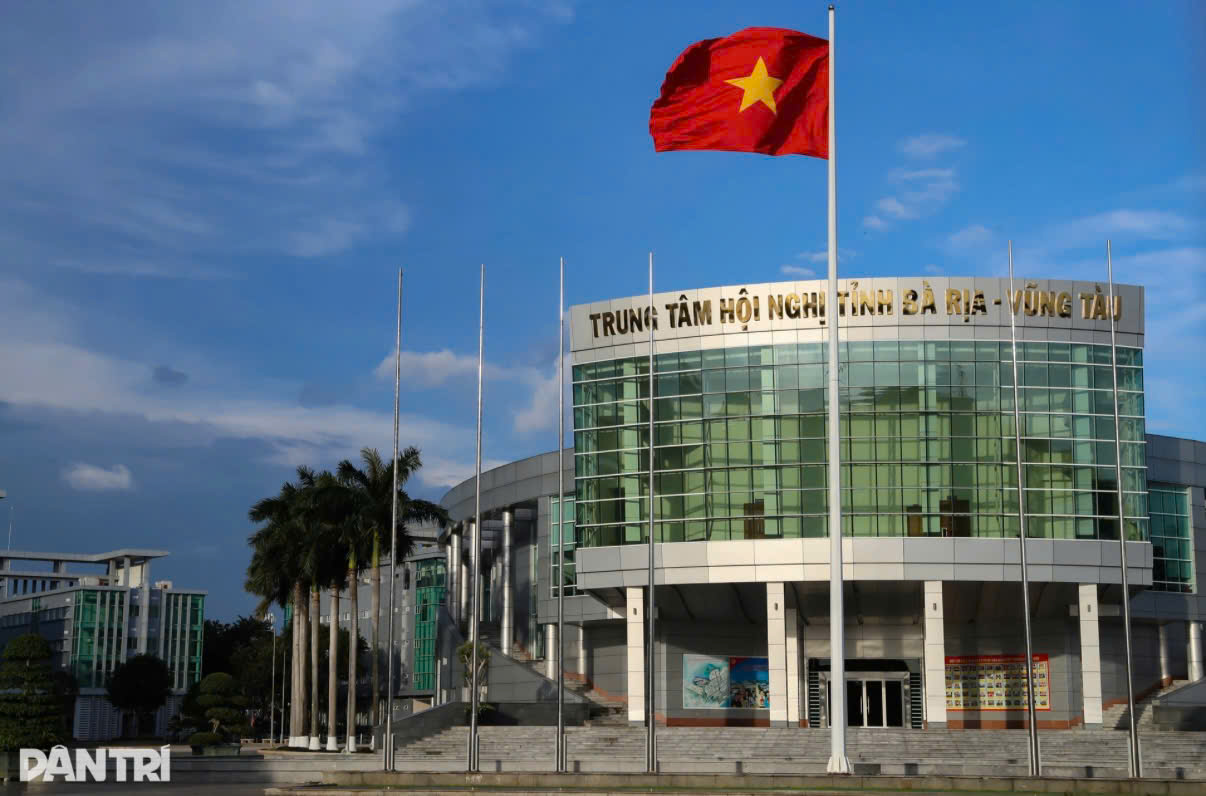 TPHCM sáp nhập hai trường sư phạm, giao thêm trụ sở “đất vàng”
