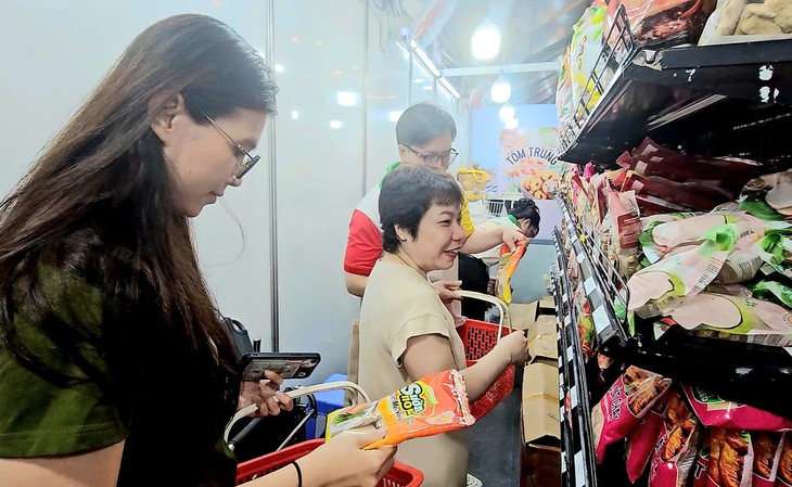 TP.HCM ngày 9/10: Cảnh báo sốt xuất huyết vào mùa; di dời loạt trụ điện “ngáng đường” Chu Văn An