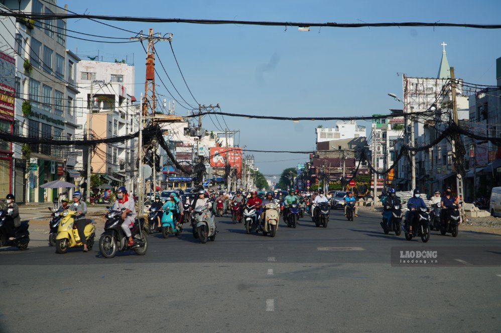Phần lớn phương tiện di chuyển theo hướng Trường Chinh - Cách Mạng Tháng Tám 