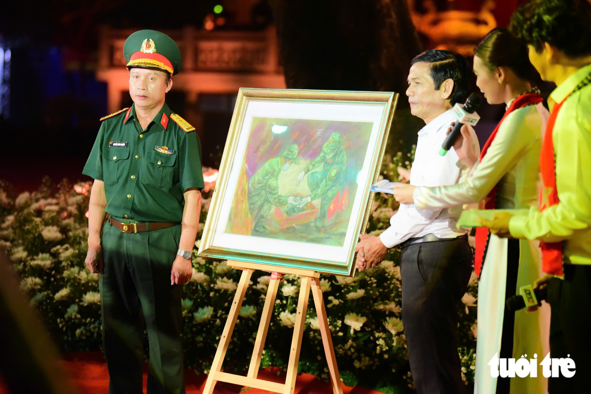 Khúc tri ân ở công viên Lê Thị Riêng: Linh thiêng đất trời Việt Nam - Ảnh 13.