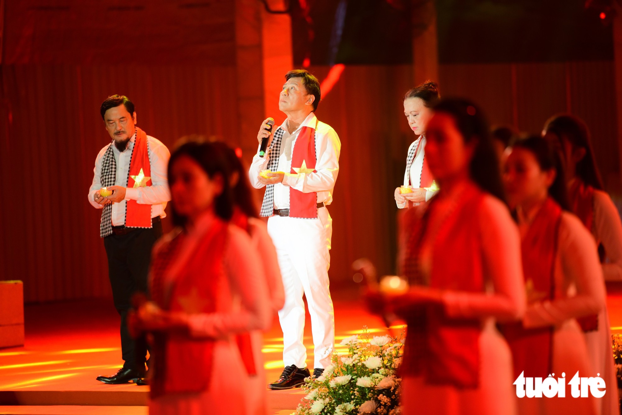 Khúc tri ân ở công viên Lê Thị Riêng: Linh thiêng đất trời Việt Nam - Ảnh 5.