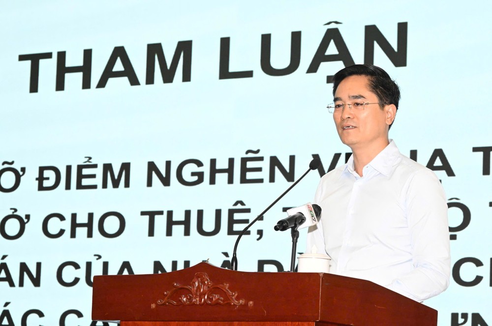 Giám đốc Sở Xây dựng TPHCM Trần Quang Lâm tham luận tại hội nghị. Ảnh: VIỆT DŨNG 2.jpg
