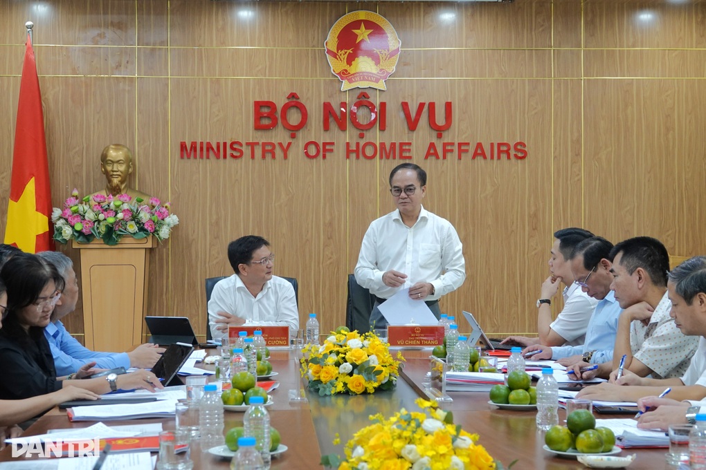 Bộ Nội vụ làm việc với TPHCM về chuyển giao cơ sở điều dưỡng người có công - 1