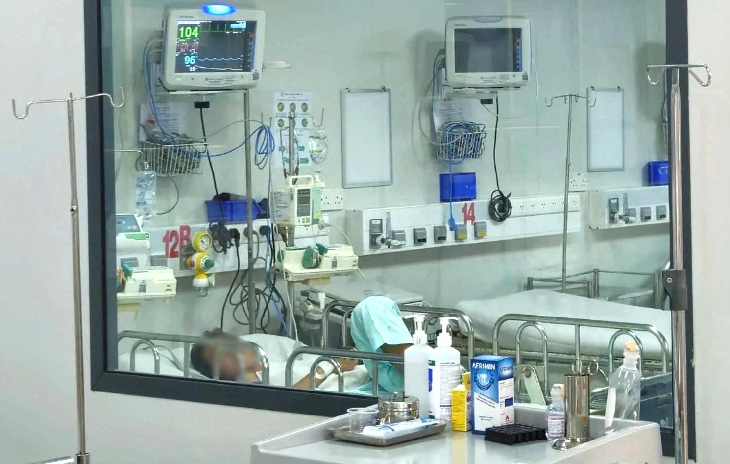 TP.HCM họp khẩn vì 3 học sinh mắc bệnh do não mô cầu, 1 em tử vong- Ảnh 1.