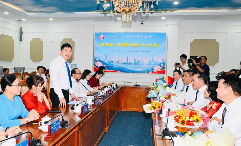 Phó Chủ tịch UBND TPHCM Hoàng Nguyên Dinh phát biểu tại buổi lễ. Ảnh: VIỆT DŨNG 1792393102766_414535983303502753_414535983303502753_da21fc6f6f6d90761b31ec41a7544747.jpg