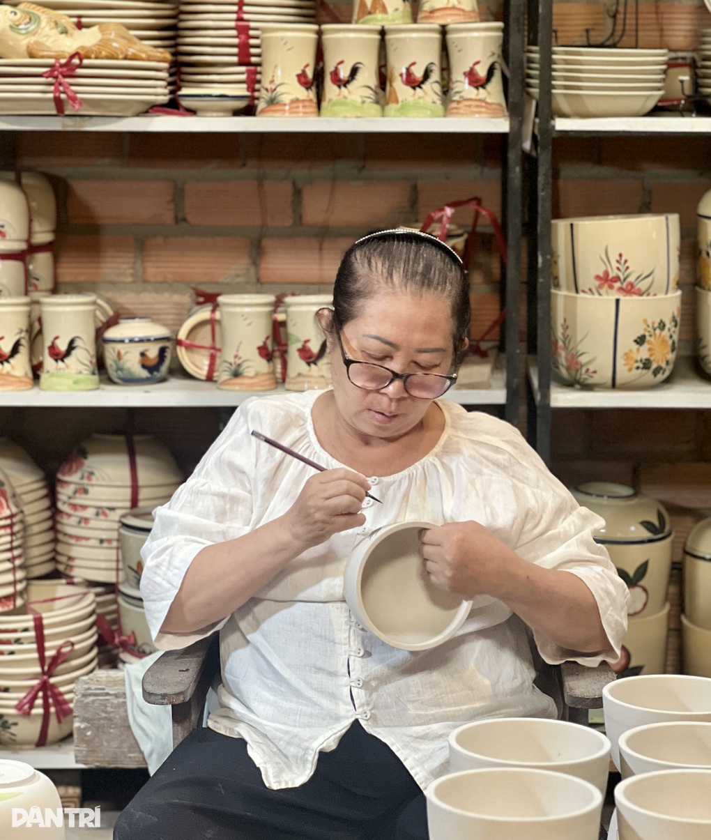 Kinh doanh gốm sứ Bình Dương gặp khó, tiểu thương các lò tìm cách giữ lửa - 1