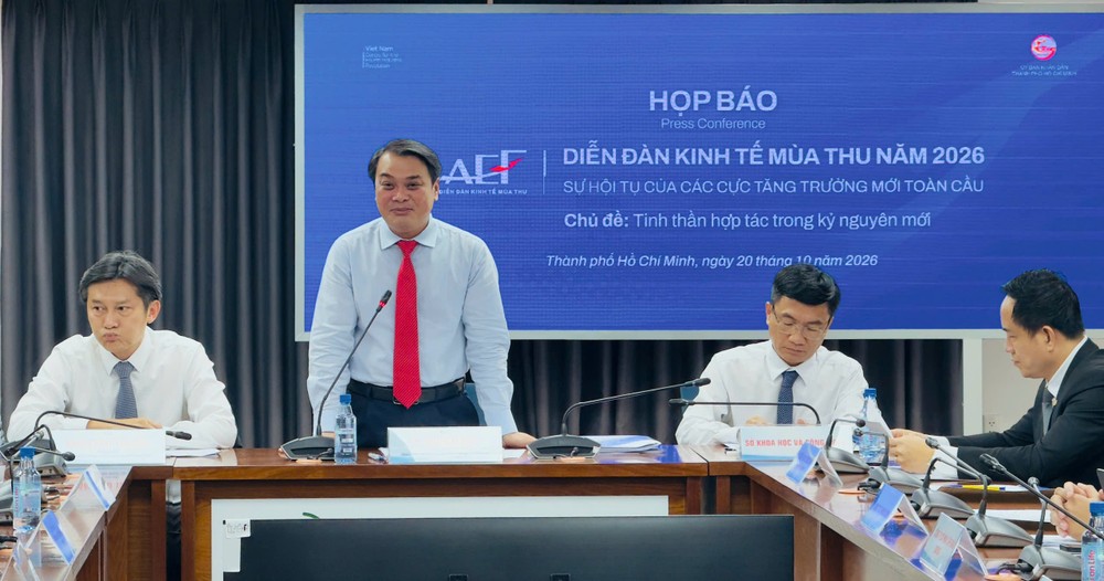 Ông Lê Trường Duy giới thiệu chương trình Diễn đàn Kinh tế Mùa thu 2026, dự kiến quy tụ hơn 1.500 đại biểu trong nước và quốc tế. Ảnh ĐÌNH DƯ 1792480966784_2878064703017989077_2878064703017989077_86464fc86ce5565cd0609deccfba99f6.jpg