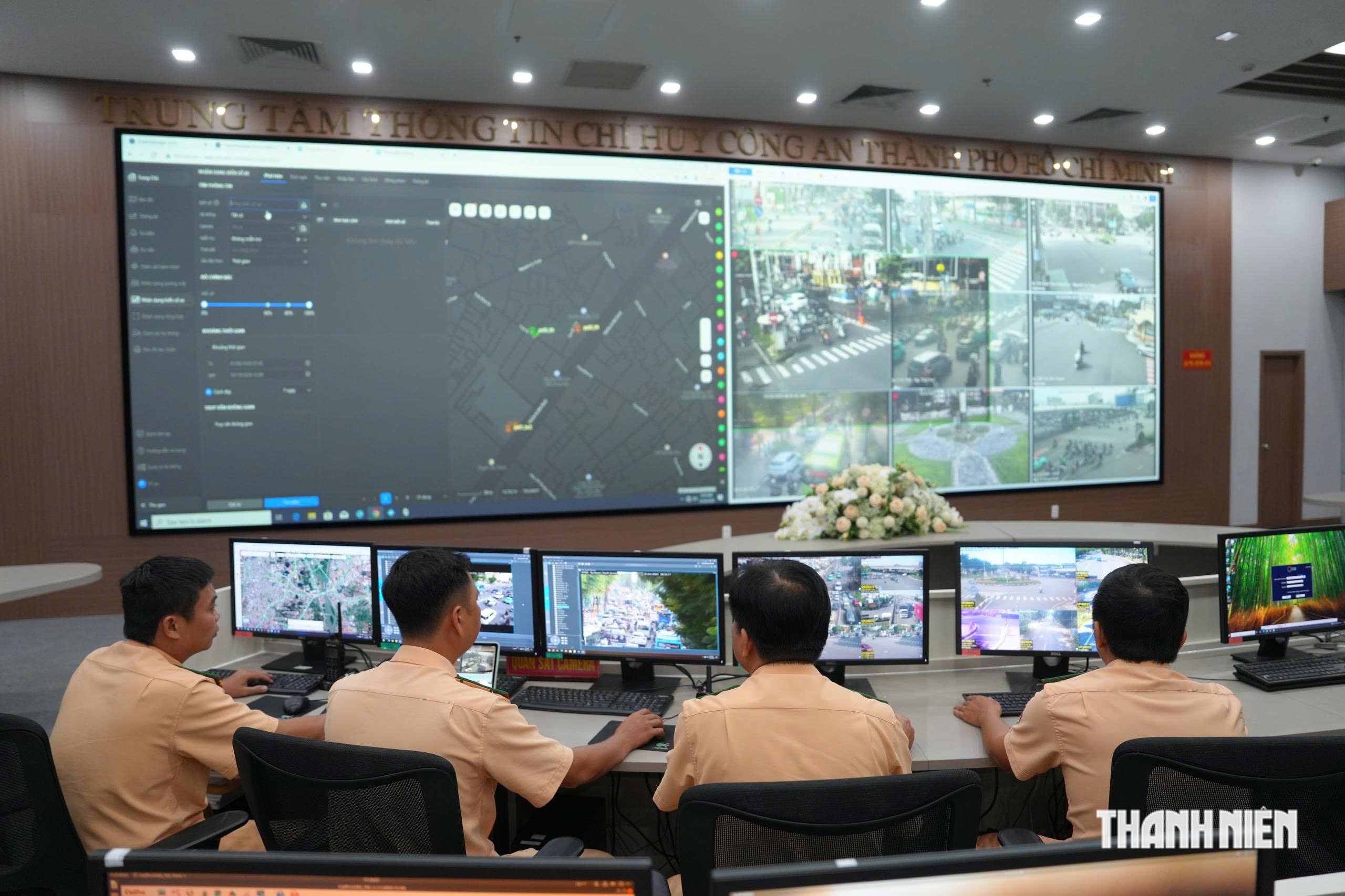 Công an TP.HCM ra mắt Tổ tiếp nhận, xử lý thông tin khẩn cấp - Ảnh 1.