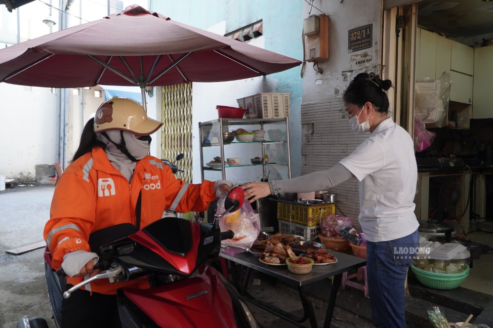 Thông tin báo chí 21/10: Hàng quán linh hoạt thích ứng khi Metro số 2 thi công; TP.HCM tiếp sức tiểu thương, doanh nghiệp
