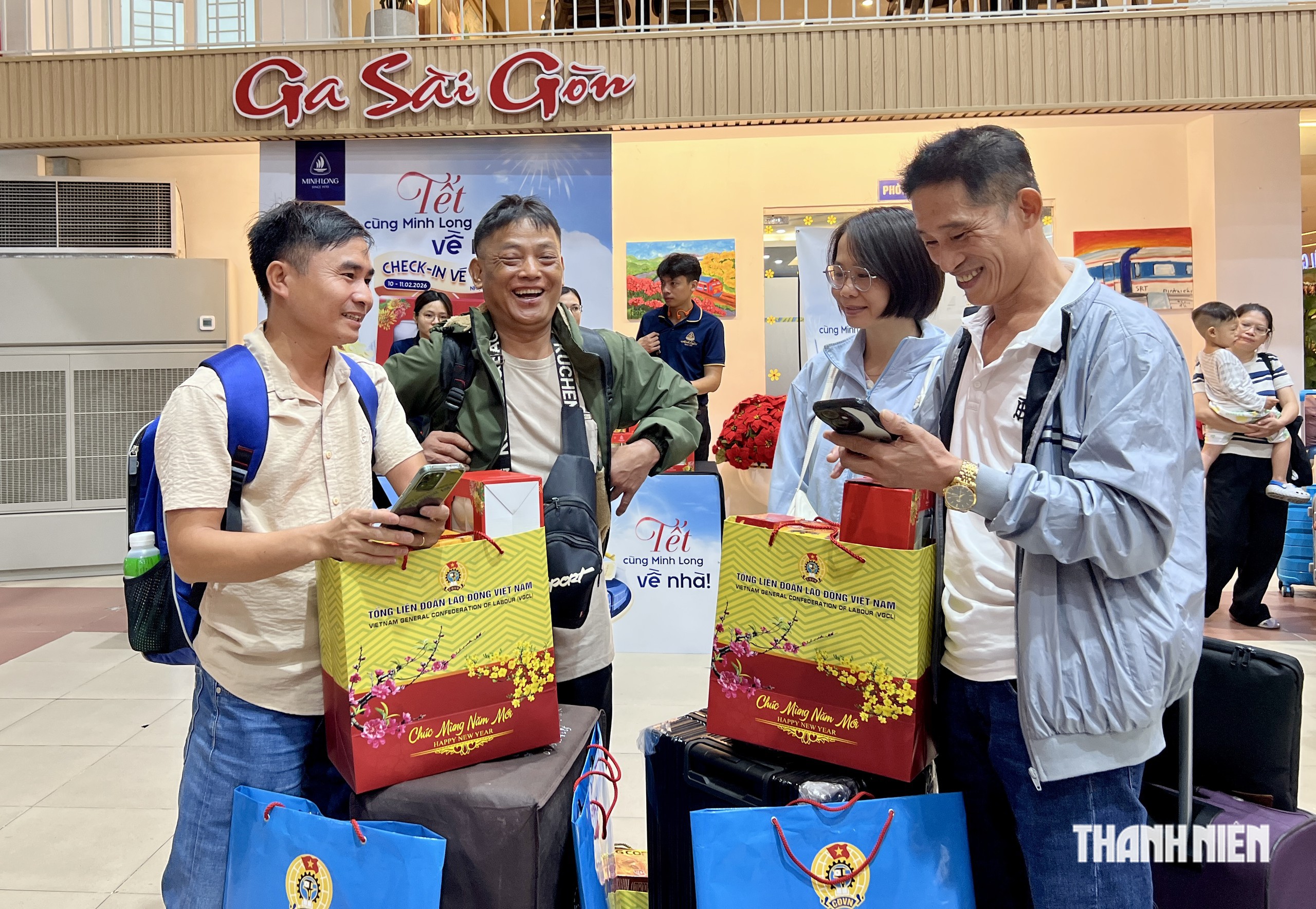 TP.HCM chăm lo sớm Tết Nguyên đán 2027 sớm từ 15.11: Tặng tiền, quà, vé về quê... - Ảnh 2.