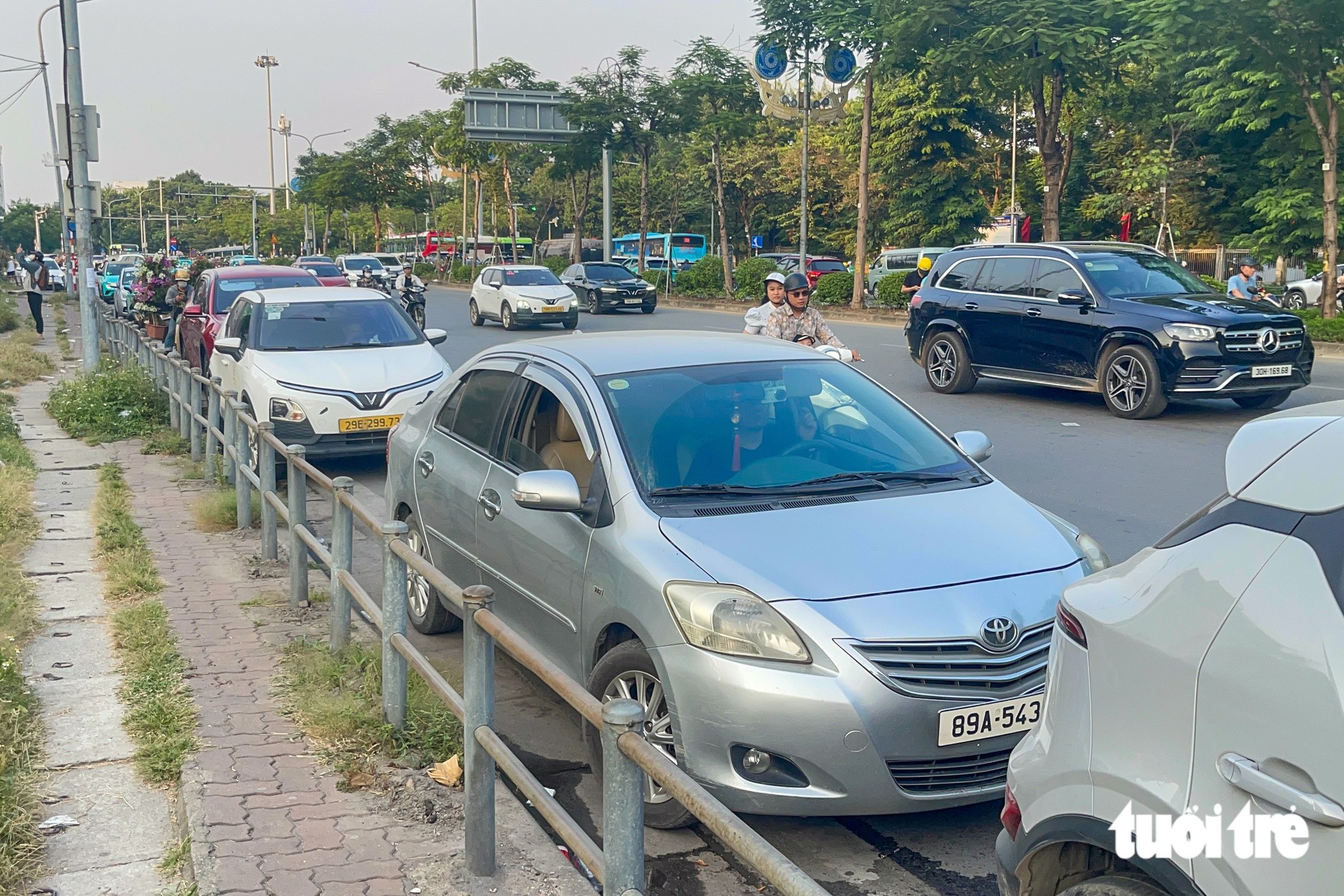 Giá gửi xe Hà Nội tăng cao khiến người dân lo lắng về chỗ đỗ năm 2026 - Ảnh 4.