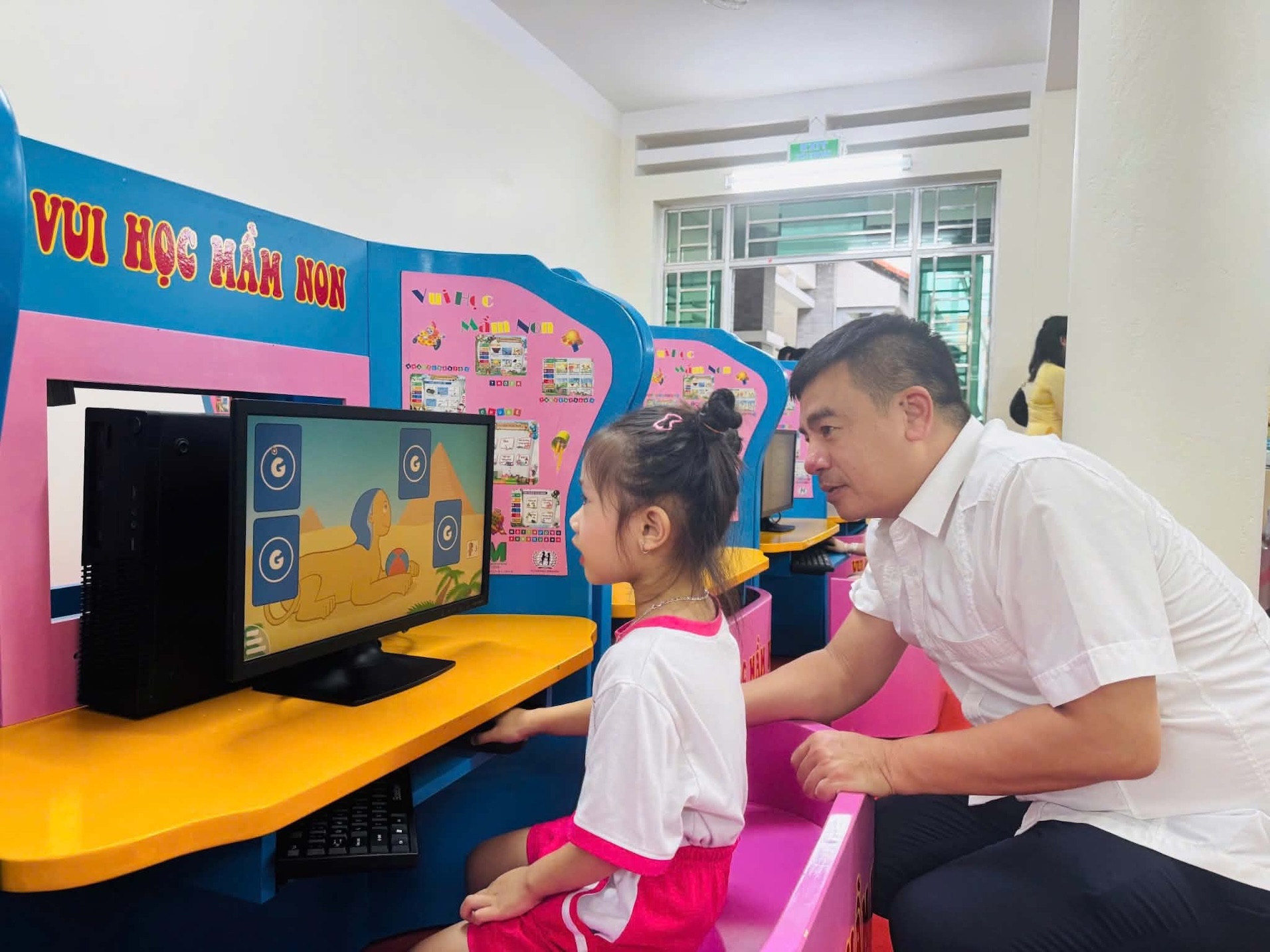 TPHCM đưa máy tính đến trường học đặc khu Côn Đảo, dạy ứng dụng AI cho giáo viên