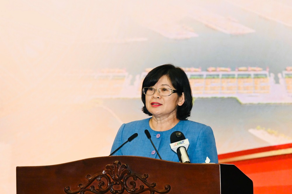 Phó Bí thư Thành ủy TPHCM Văn Thị Bạch Tuyết truyền đạt nội dung chương trình hành động của Ban Thường vụ Thành ủy TPHCM. Ảnh: VIỆT DŨNG 1793004060698_5842312963394305847_5842312963394305847_4f7ddb2726a8be27f6fe40e1721cb0ac.jpg