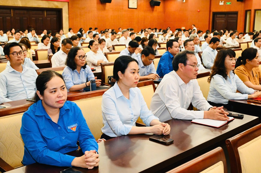 Các đại biểu dự hội nghị. Ảnh: VIỆT DŨNG 1793004060741_5842312963394305847_5842312963394305847_43a7fcdaeab2cf591b639ed82b3bcd7d.jpg