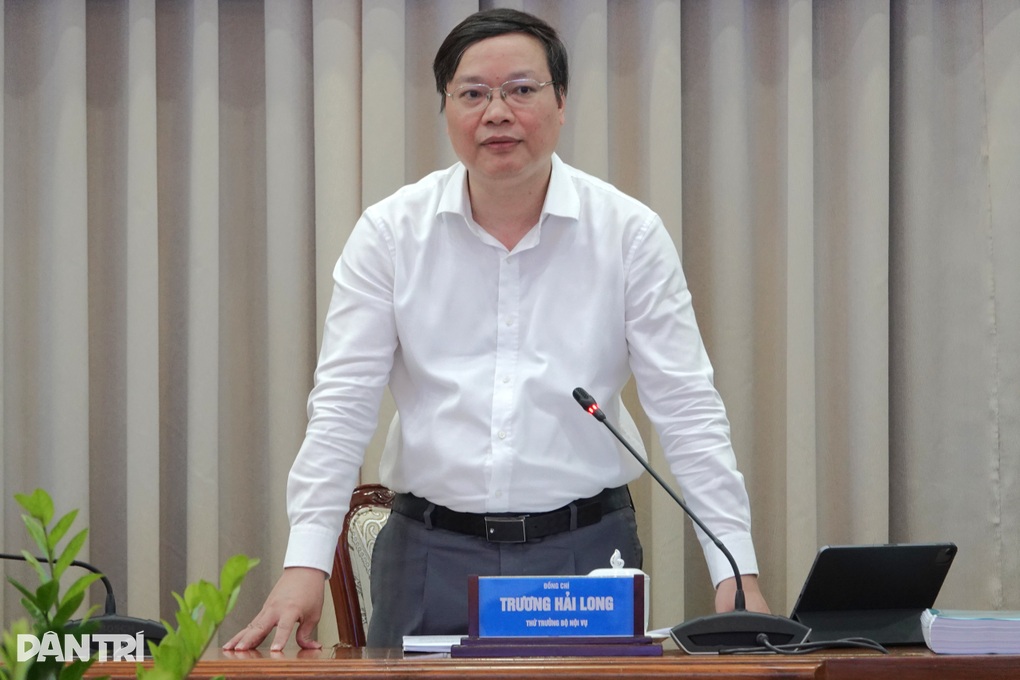 Bộ Nội vụ làm việc với UBND TPHCM về việc dự kiến chuyển 29 xã lên phường - 2