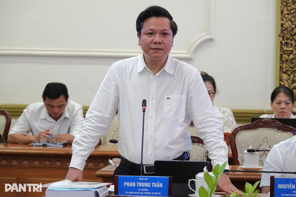 Bộ Nội vụ làm việc với UBND TPHCM về việc dự kiến chuyển 29 xã lên phường - 3
