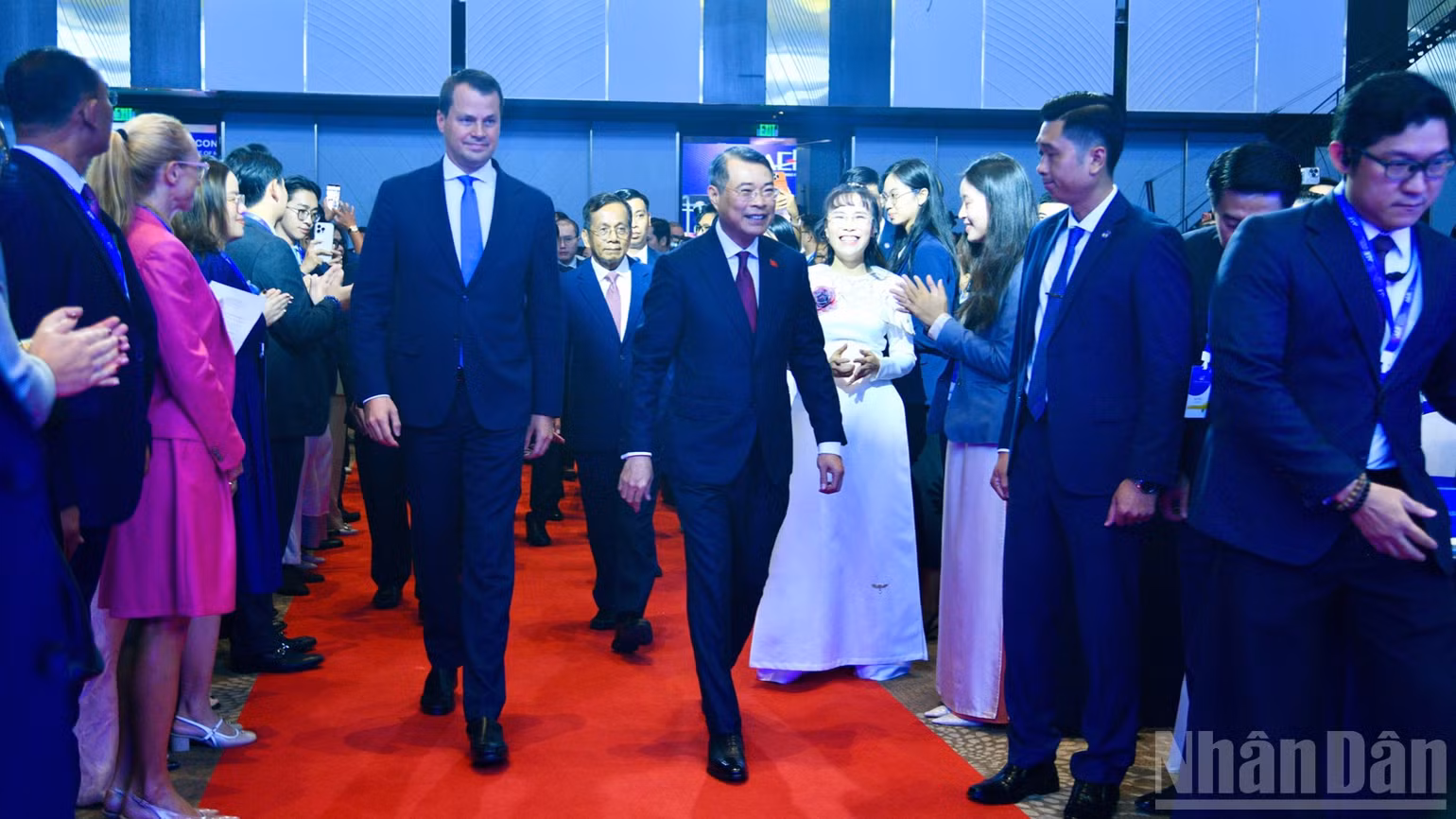 Thủ tướng Lê Minh Hưng tới dự Diễn đàn Kinh tế Mùa thu năm 2026. (Ảnh: THANH GIANG) ndo_br_6e791d67-bf4c-48a6-84c8-0ded76dfd8cd-1-201-a-9799.jpg