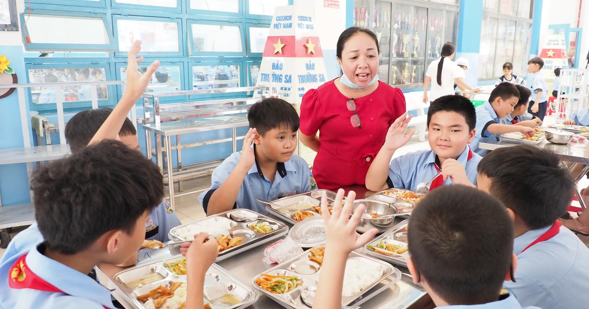 Phụ huynh có thể tham gia giám sát quy trình tổ chức bữa ăn bán trú