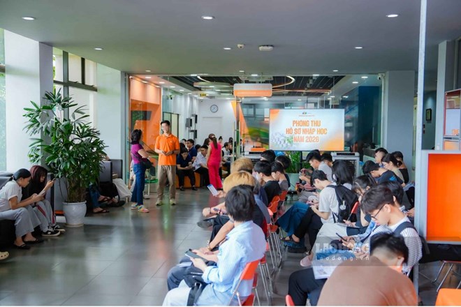 BHXH TPHCM đề nghị các cơ sở giáo dục có quản lý sinh viên phải thực hiện chuyển tiền thu BHYT trước ngày 20.12.2026 để gia hạn thẻ BHYT 2027. Ảnh: Linh Đan