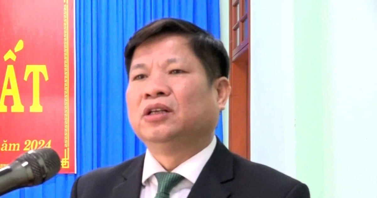 Chiêu 'bật đèn xanh' để nhà thầu nâng khống giá trị hợp đồng cây xanh của 3 nguyên Chủ tịch huyện ở Quảng Trị