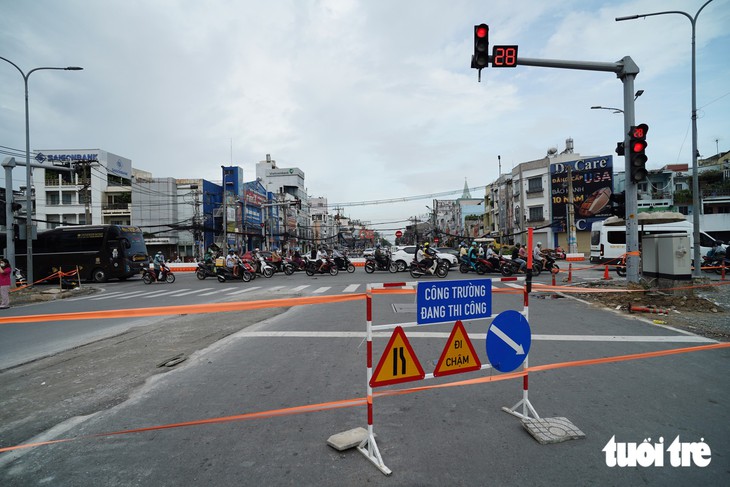 Từ ngày 7-11, cấm xe tải, ô tô khách qua một đoạn đường Trường Chinh để thi công metro số 2 - Ảnh 1.