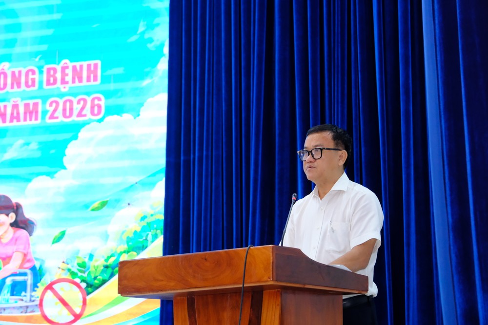 TS-BS Huỳnh Minh Chín, Phó Giám đốc Sở Y tế TPHCM phát biểu tại lễ phát động DSCF6221.JPG