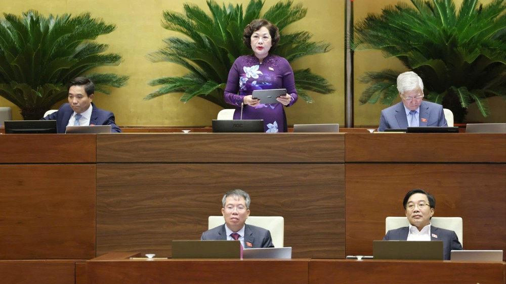 Phó Chủ tịch Quốc hội Nguyễn Thị Hồng điều hành phiên họp Quốc hội, sáng 31-10. Ảnh: QUANG PHÚC
