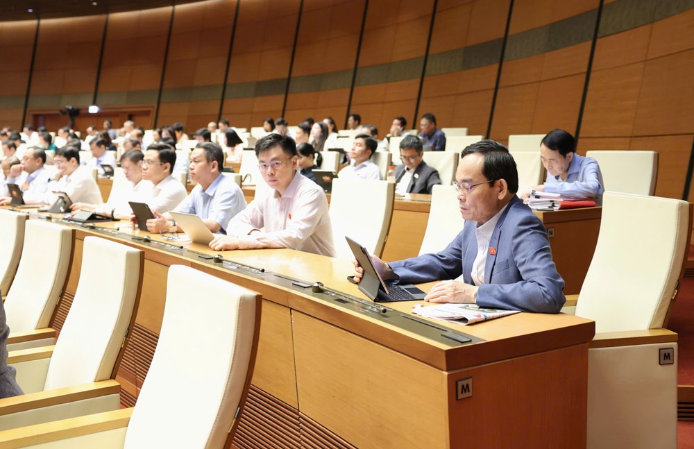 Bí thư Thành ủy TPHCM Trần Lưu Quang và các đại biểu dự họp. Ảnh: QUANG PHÚC Bí thư.jpeg