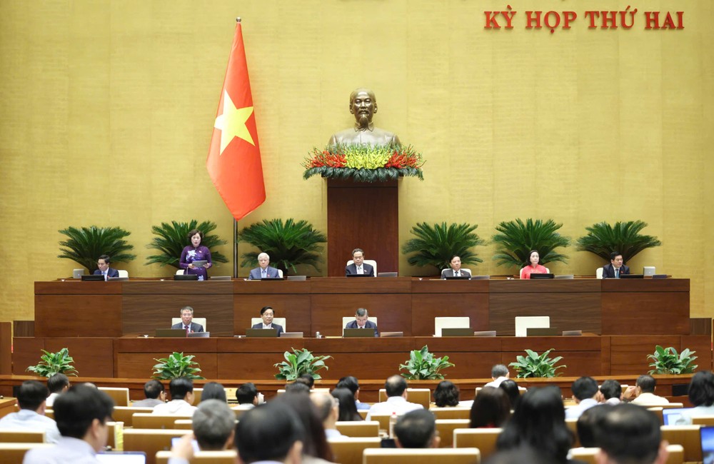 Phó Chủ tịch Quốc hội Nguyễn Thị Hồng điều hành phiên họp Quốc hội, sáng 31-10. Ảnh: QUANG PHÚC C 1.jpeg